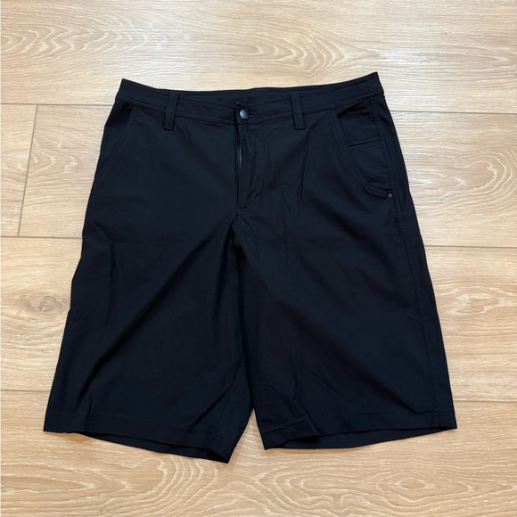 Black Men's lululemon Shorts - Picture 1 of 3